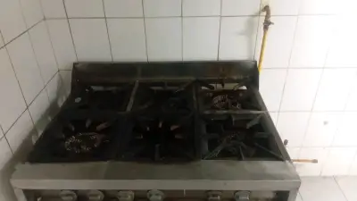 Cocina industrial de acero inoxidable con 6 quemadores - miniatura 2