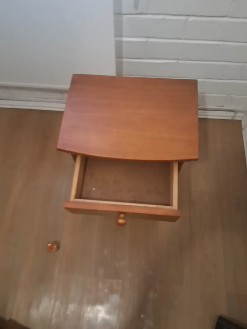 Velador de madera con cajón - 2