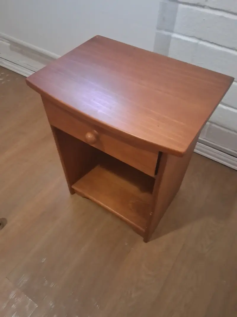 Velador de madera con cajón - 3