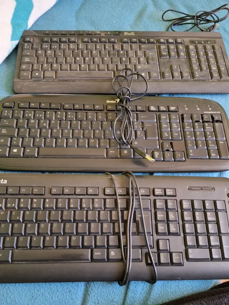 Lote 3 teclados de pc para repuesto o uso - 1