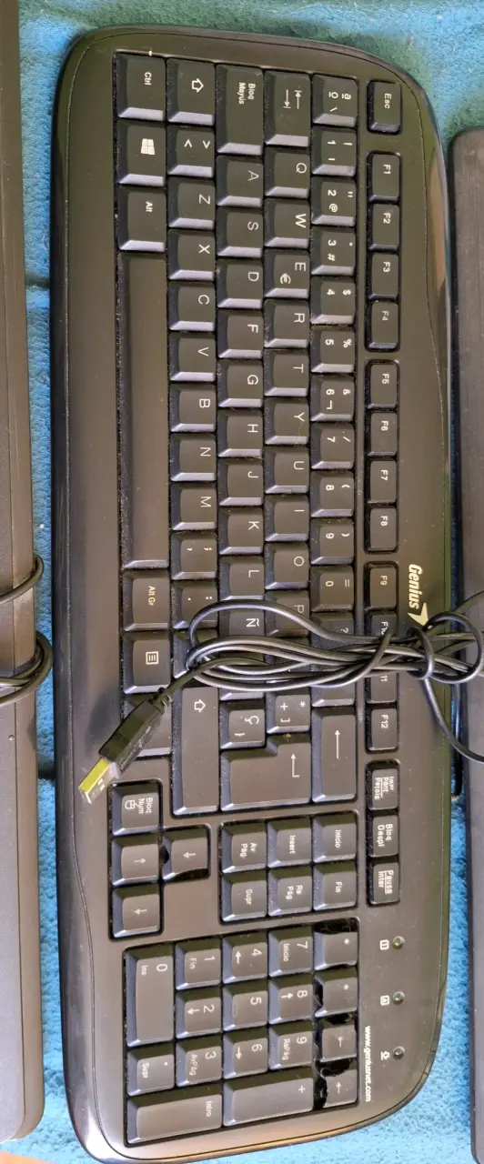 Lote 3 teclados de pc para repuesto o uso - 3