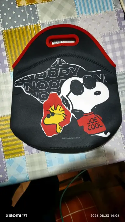 Bolso térmico Snoopy Joe Cool negro y rojo - miniatura 2