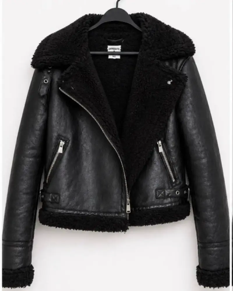 Chaqueta de cuero negra con forro de polar adentro