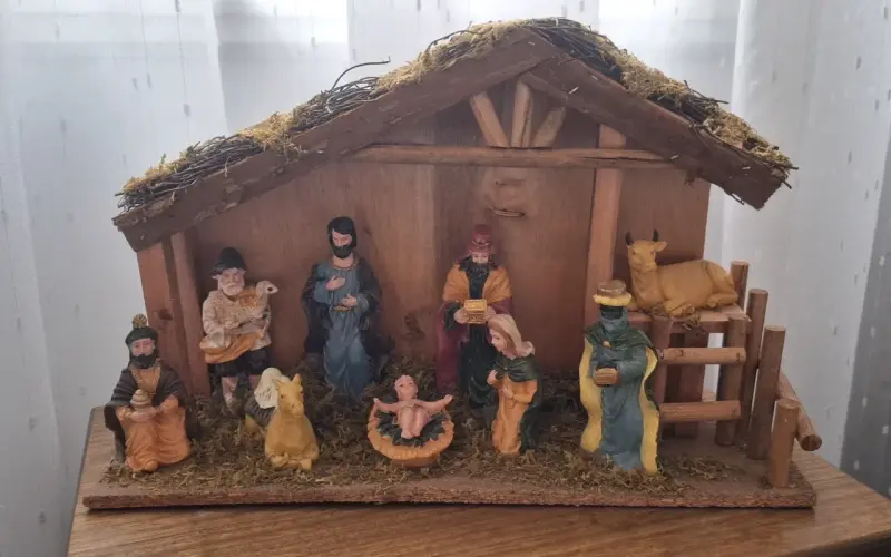 Pesebre Navideño con Figuras Decorativas - 1