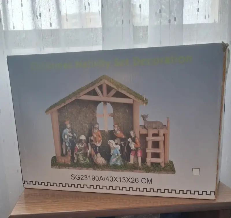 Pesebre Navideño con Figuras Decorativas - 2