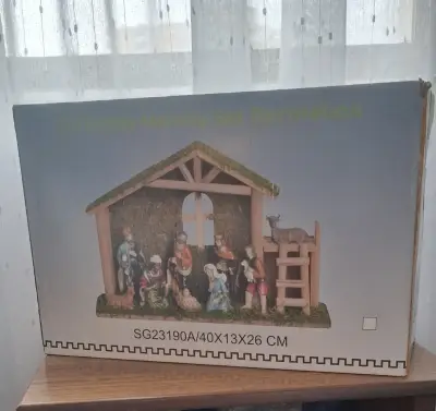 Pesebre Navideño con Figuras Decorativas - miniatura 2