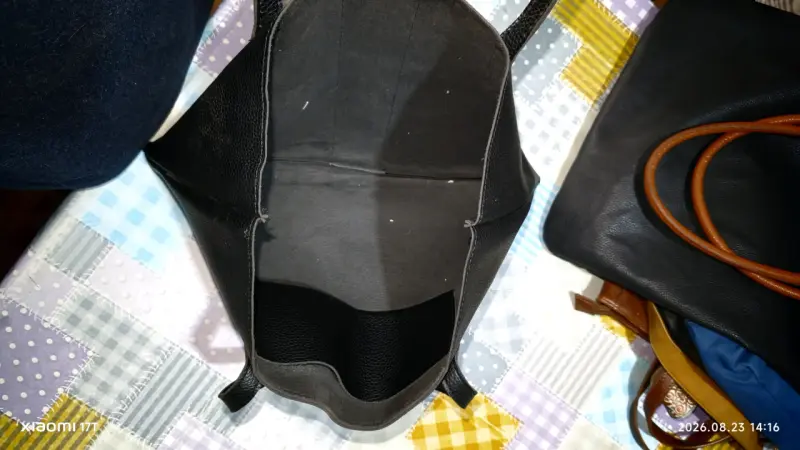 Bolso tote negro de cuero sintético - 4