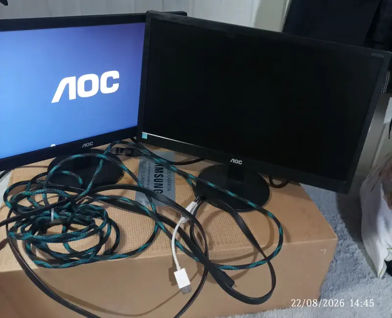 Monitores AOC de 18,5 pulgadas con cables - 5