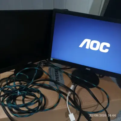 Monitores AOC de 18,5 pulgadas con cables - miniatura 6