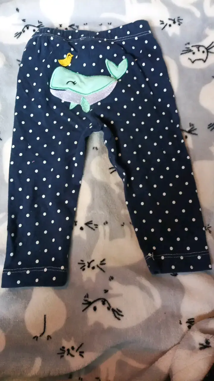 Pantalones de bebé con diseño de ballena