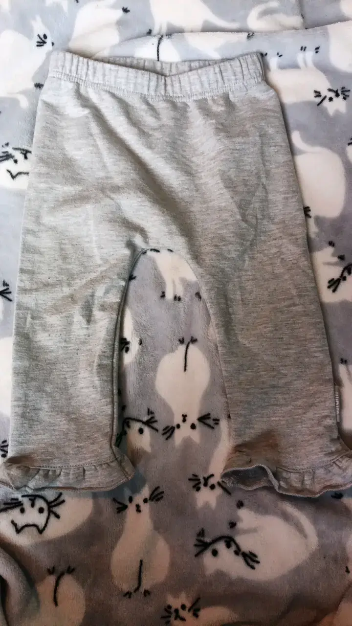Pantalones de bebé gris claro