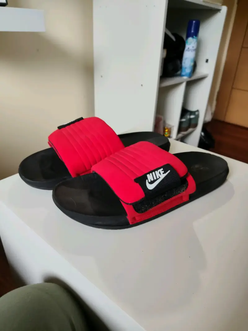 Sandalias Nike rojas y negras para hombre - 1