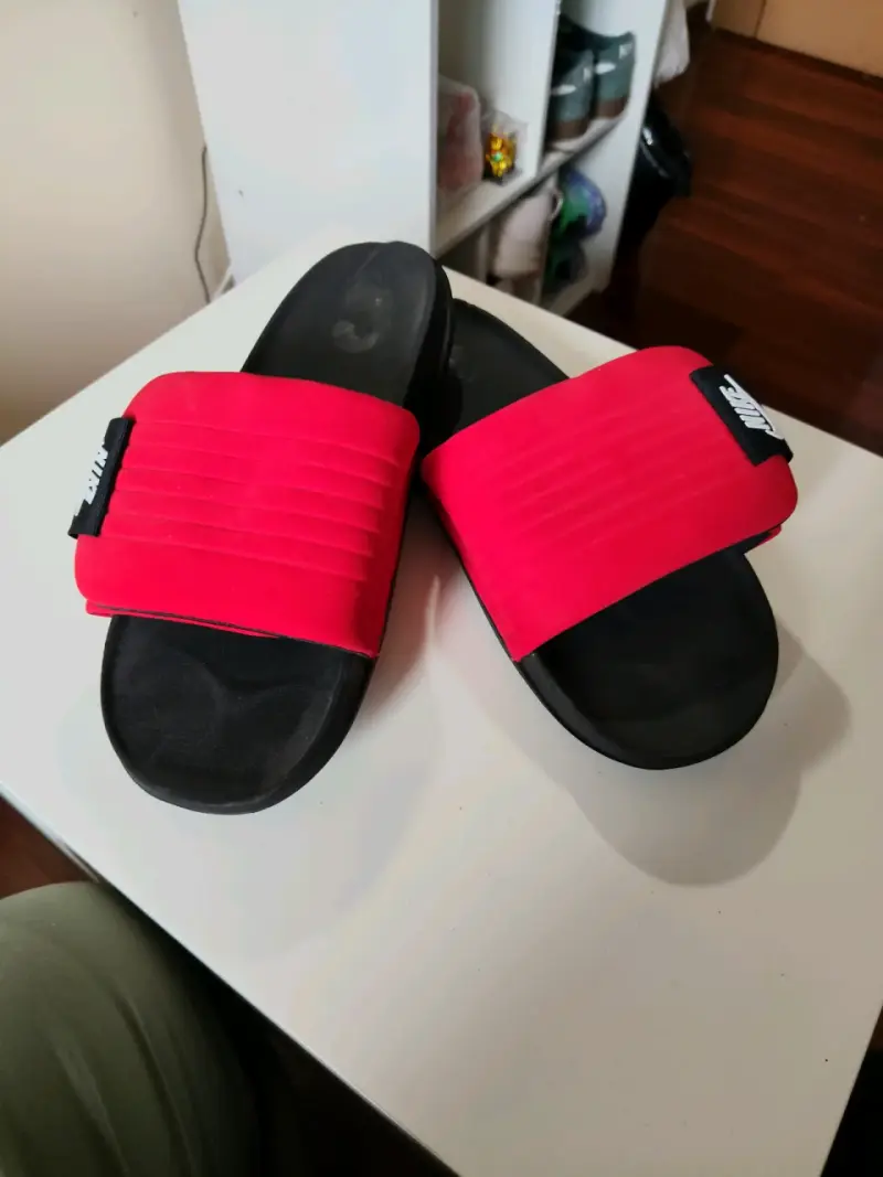 Sandalias Nike rojas y negras para hombre - 3