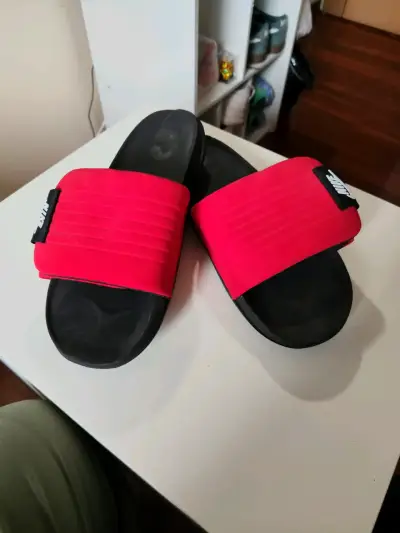 Sandalias Nike rojas y negras para hombre - miniatura 3