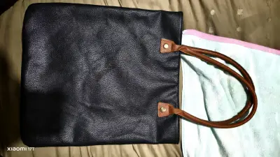 Bolso tote negro con asas marrones - miniatura 2