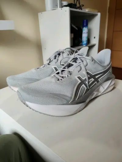 Zapatillas deportivas grises Asics talla 48 - miniatura 1