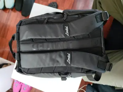Mochila negra Limited Prisma con diseño moderno - miniatura 1
