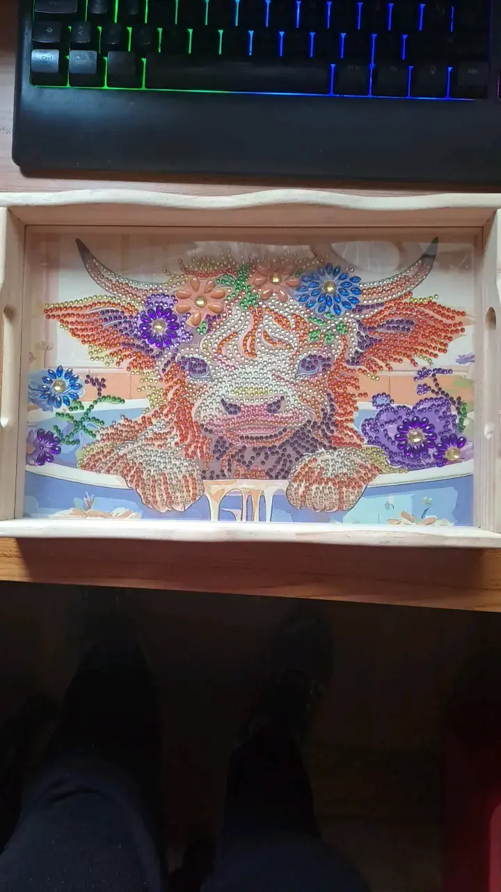 Bandeja de madera con diseño de vaca y flores - 1