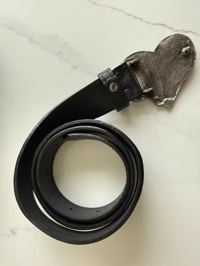 Cinturón de cuero negro con hebilla de pata - miniatura 2
