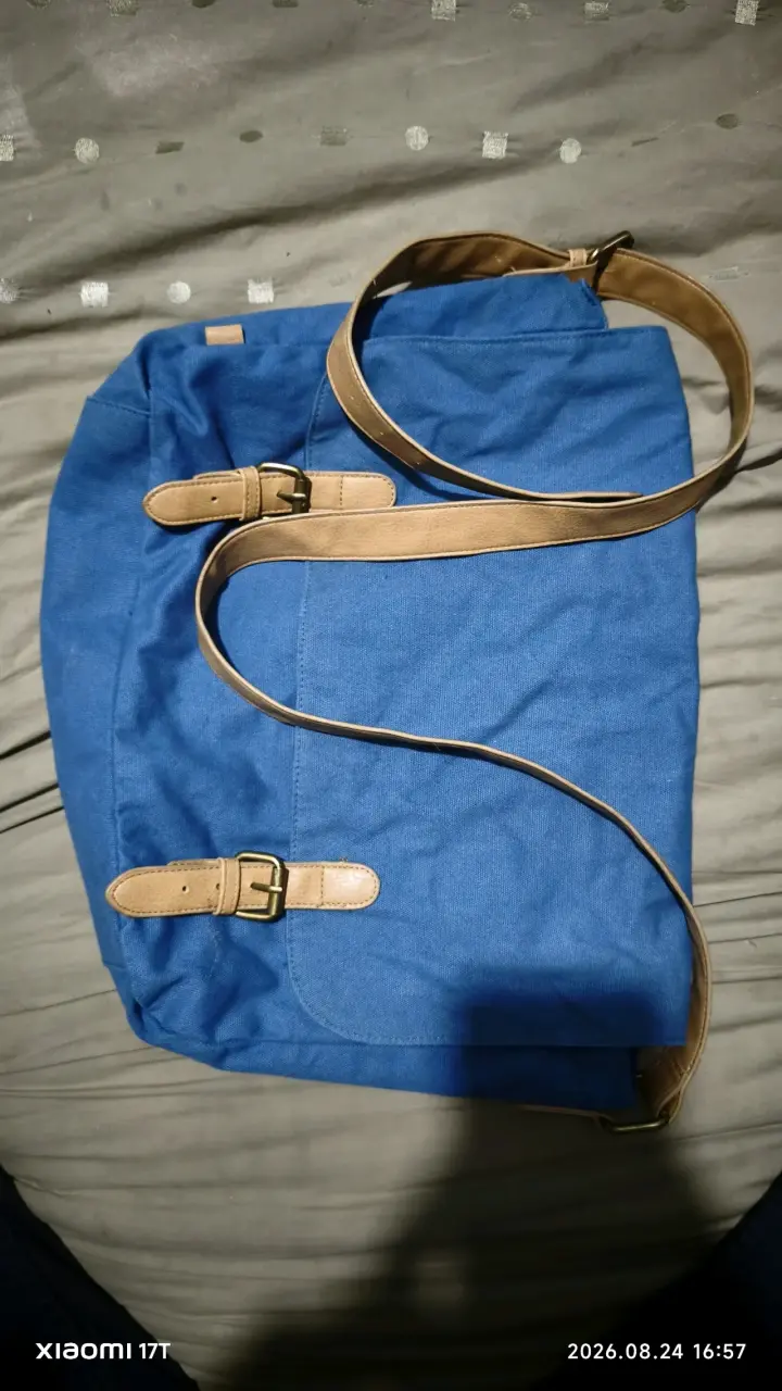 Mochila azul con correas ajustables - 3