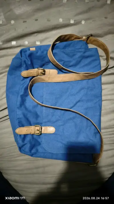 Mochila azul con correas ajustables - miniatura 3