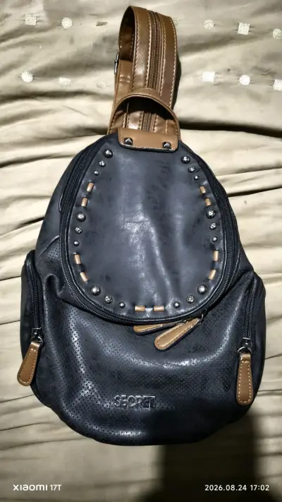 Mochila de cuero sintético azul con detalles marrones - miniatura 2