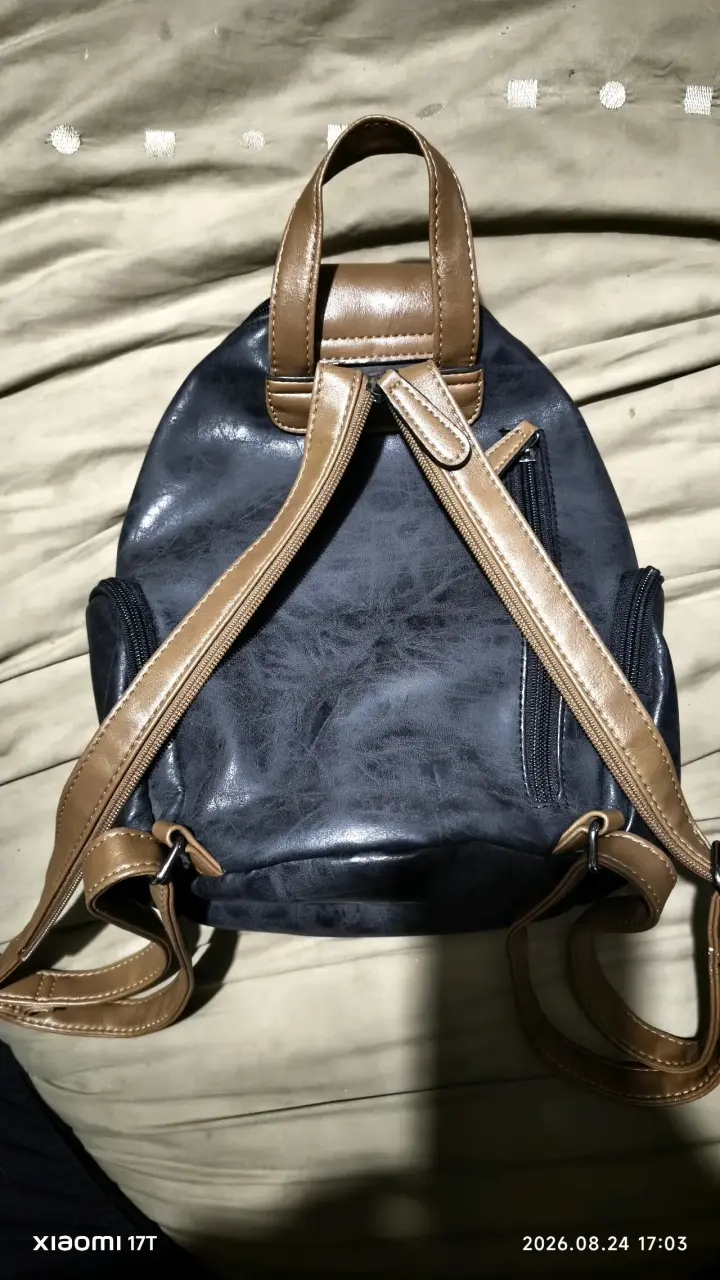 Mochila de cuero sintético azul con detalles marrones - 4