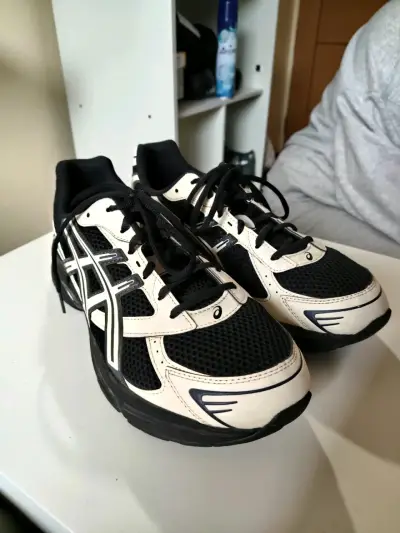 Zapatillas deportivas Asics blanco y negro - miniatura 1