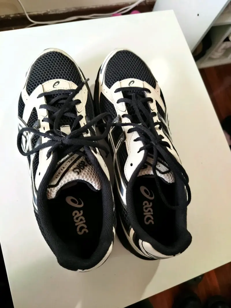 Zapatillas deportivas Asics blanco y negro - 3