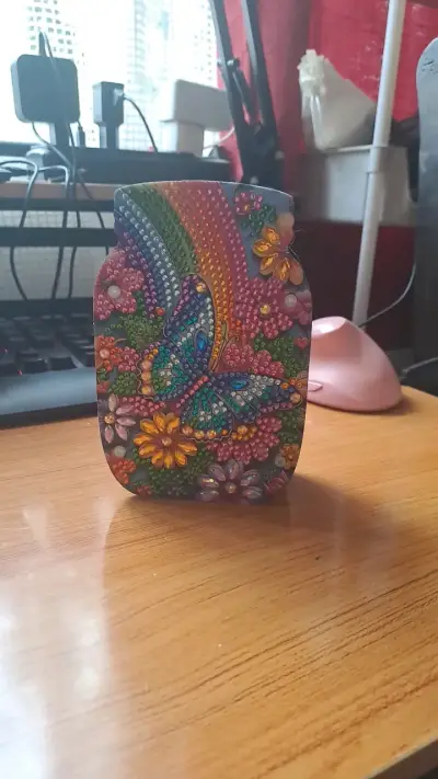 Portalápices decorativo con mariposa y flores - miniatura 1