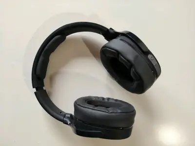 Auriculares inalámbricos Bluetooth plegables negros - miniatura 1