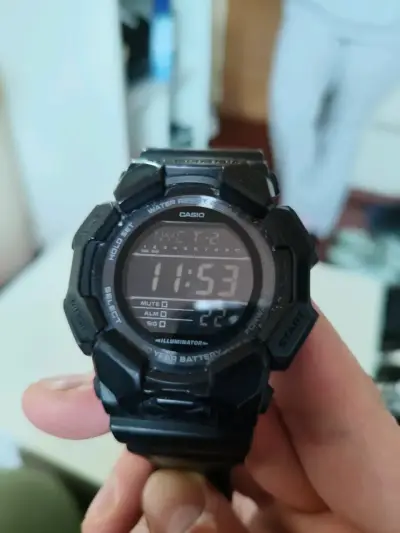 Reloj digital Casio resistente al agua - miniatura 1