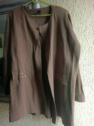 Chaqueta abierta marrón con detalles metálicos - miniatura 1