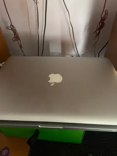 MacBook Pro 13 pulgadas con macOS High Sierra - miniatura 2