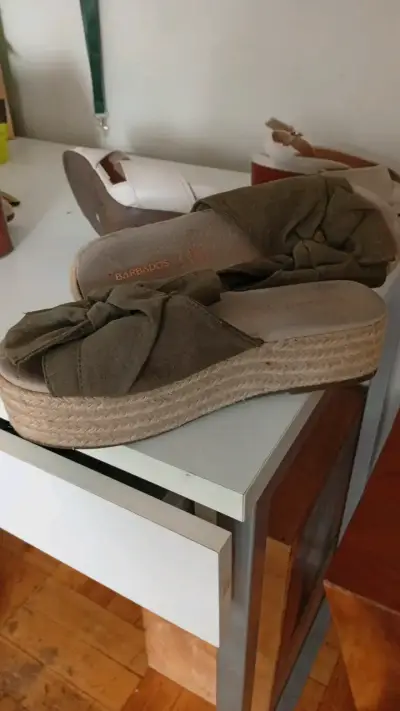 Sandalias plataforma con lazo color beige - miniatura 1