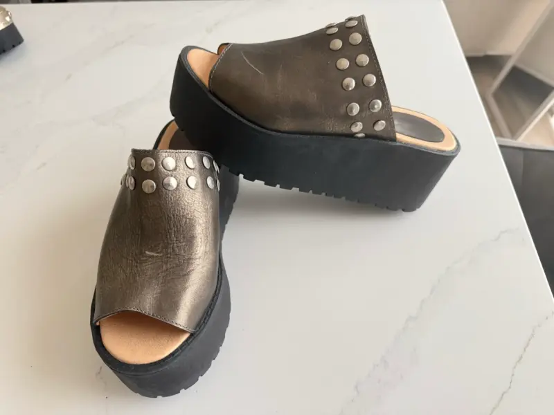 Sandalias de plataforma metálicas con tachas - 2