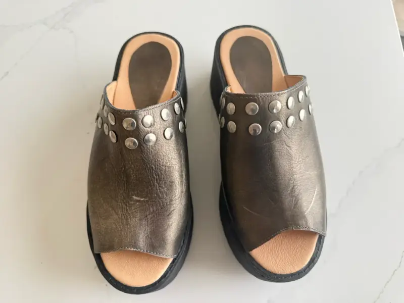 Sandalias de plataforma metálicas con tachas - 3