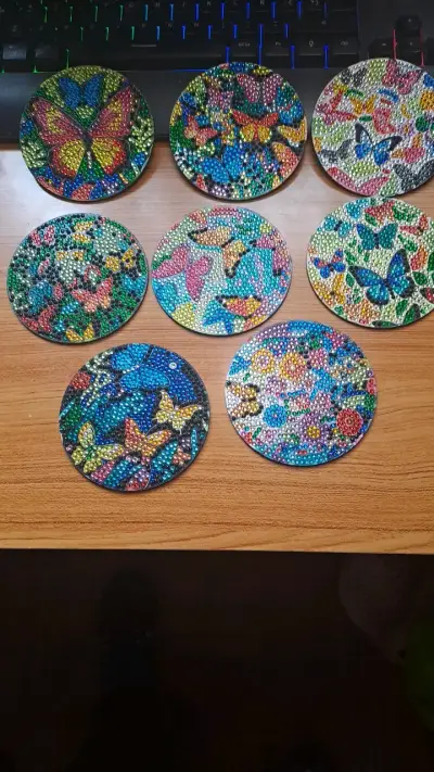 Posavasos decorativos con mariposas de colores - miniatura 1