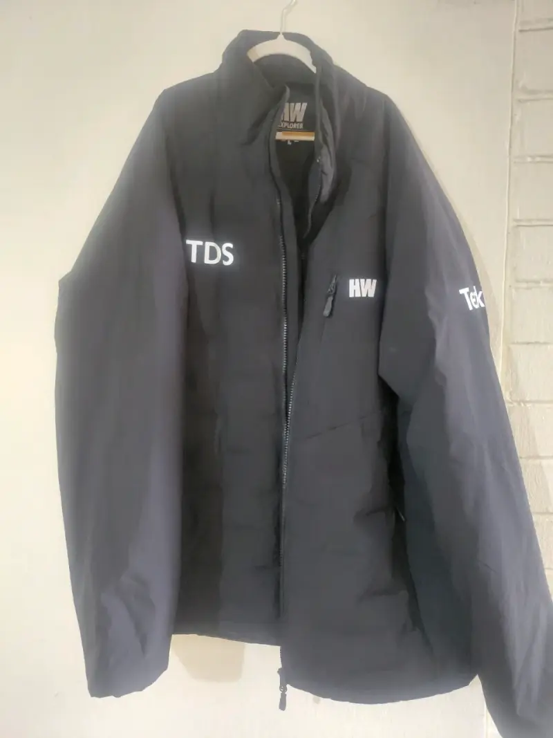 Chaqueta negra HW Explorer con logos