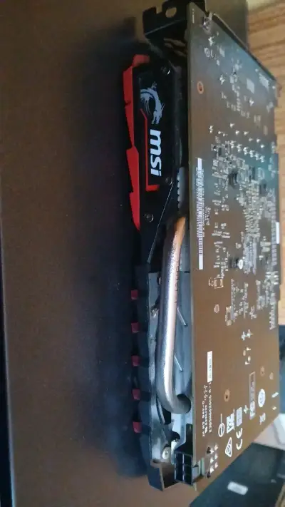 Tarjeta gráfica MSI con doble ventilador - miniatura 1