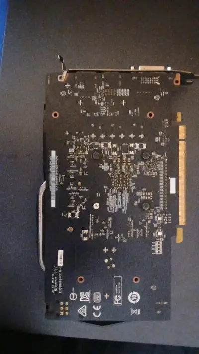 Tarjeta gráfica MSI con doble ventilador - miniatura 3