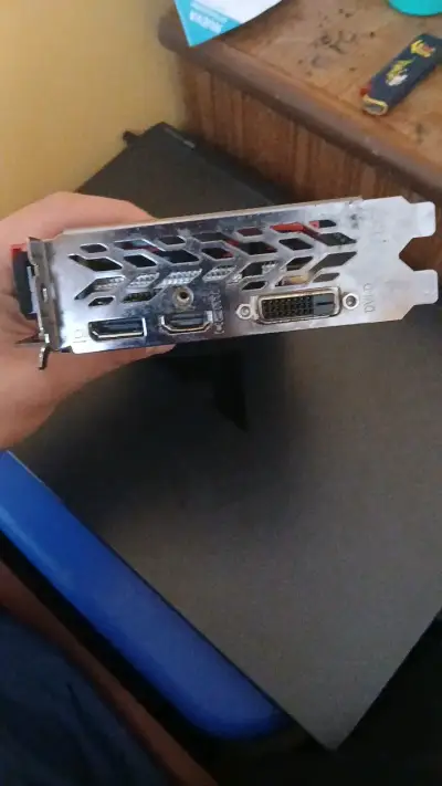 Tarjeta gráfica MSI con doble ventilador - miniatura 4