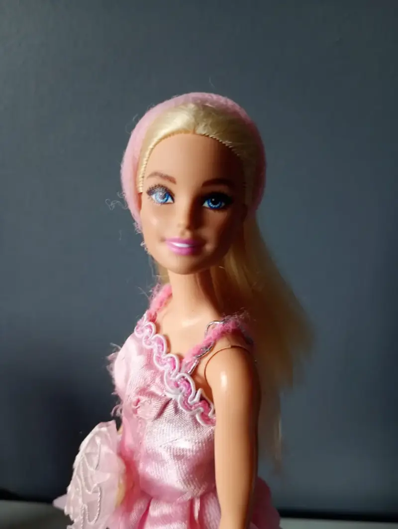 Muñeca Barbie Mattel 2015 con vestido rosa - 1