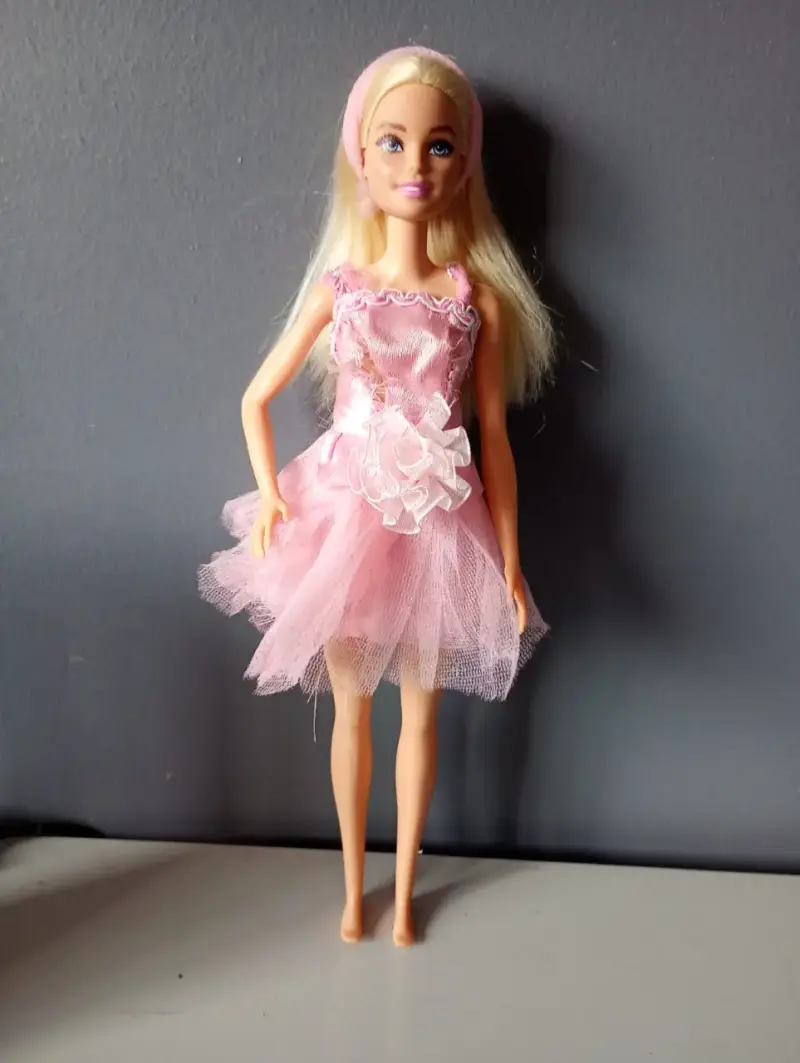 Muñeca Barbie Mattel 2015 con vestido rosa - 2