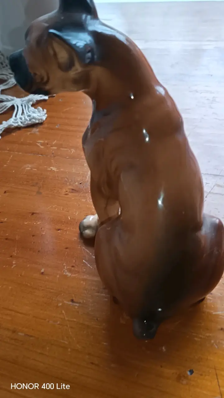 Figura decorativa de perro en cerámica marrón - 2