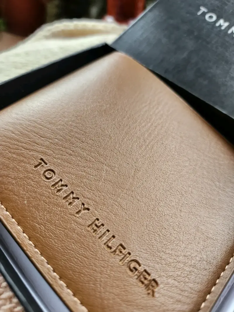 Billetera Tommy Hilfiger, Lacoste Versace en caja - 1