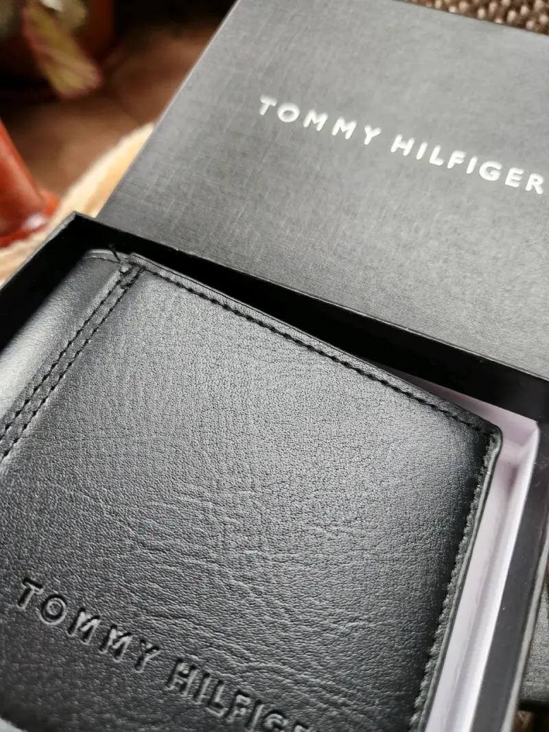 Billetera Tommy Hilfiger, Lacoste Versace en caja - 2