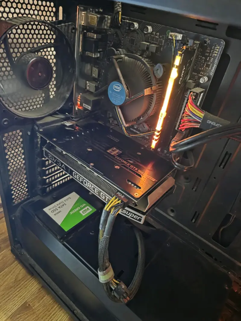 PC Gamer Cooler Master con GTX 1660 Super - 4
