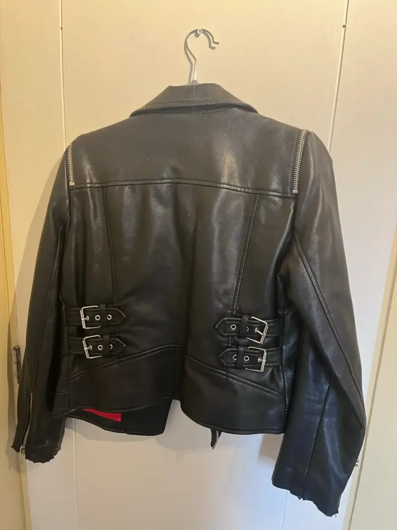 Chaqueta de cuerina negra Mango con forro rojo - 5