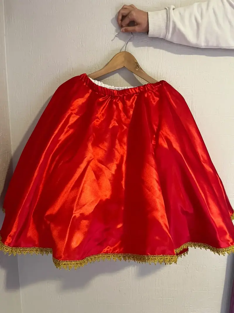 Blusa de baile folclórico blanco con detalles rojos - 3
